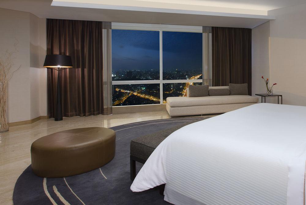 The Westin Mumbai Garden City Bagian luar foto Deluxe Suite