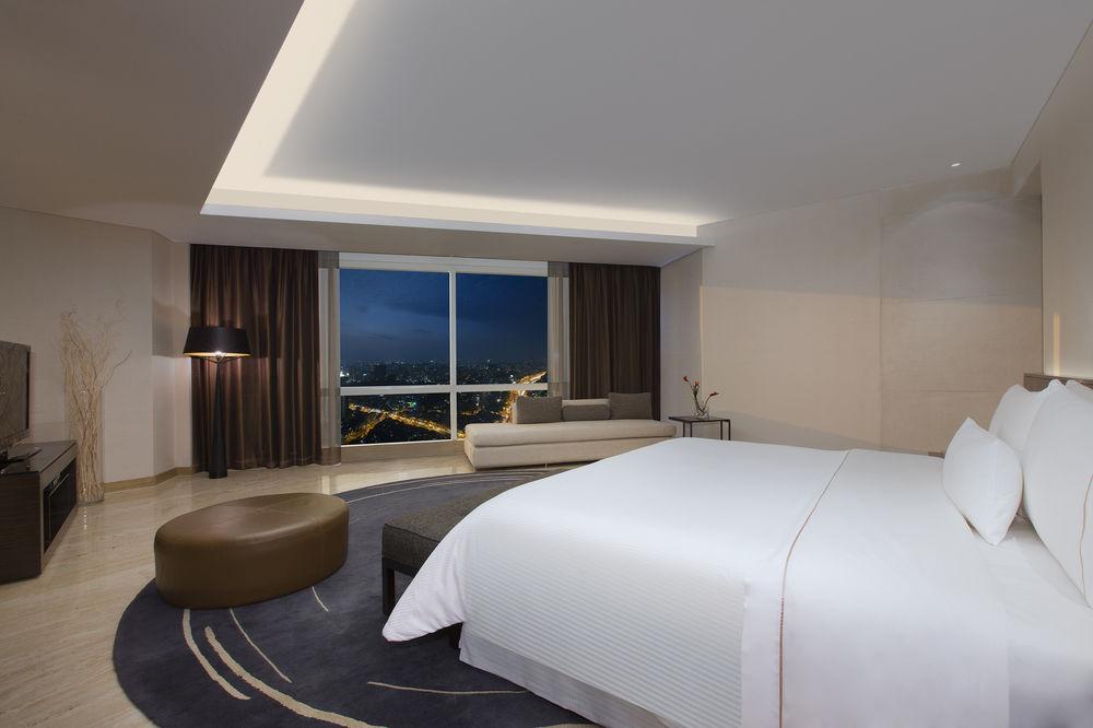 The Westin Mumbai Garden City Bagian luar foto Deluxe Suite