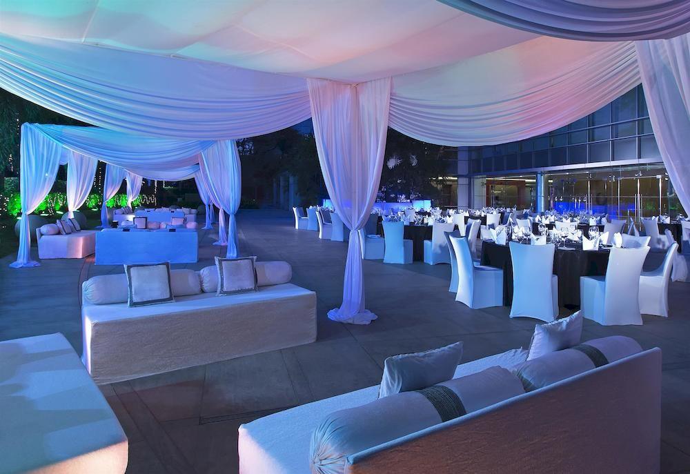 The Westin Mumbai Garden City Bagian luar foto The interior of the Sky Bar