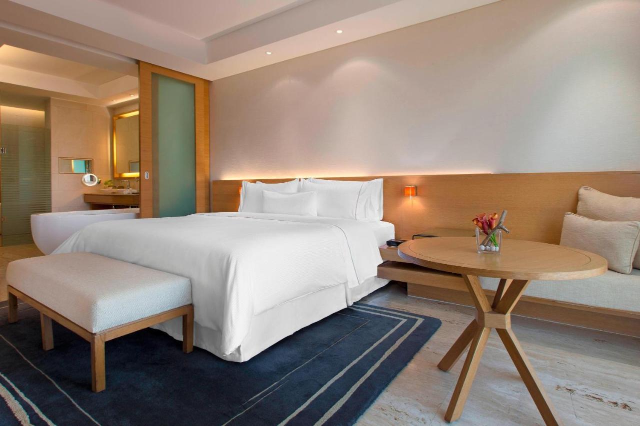 The Westin Mumbai Garden City Bagian luar foto Deluxe room