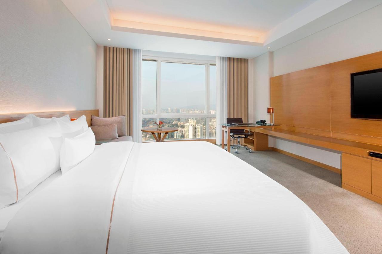 The Westin Mumbai Garden City Bagian luar foto Deluxe room