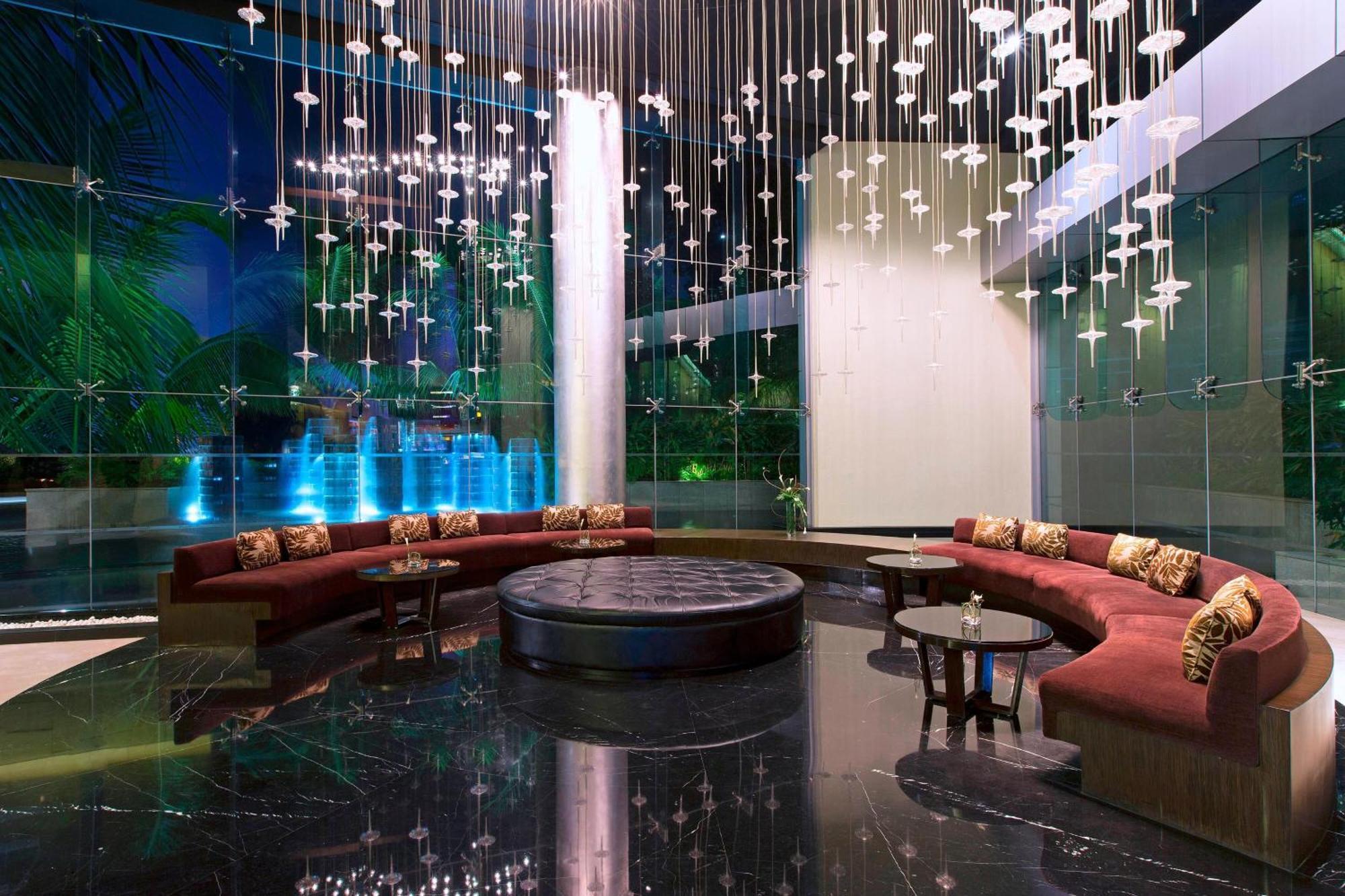 The Westin Mumbai Garden City Bagian luar foto The lobby of the hotel