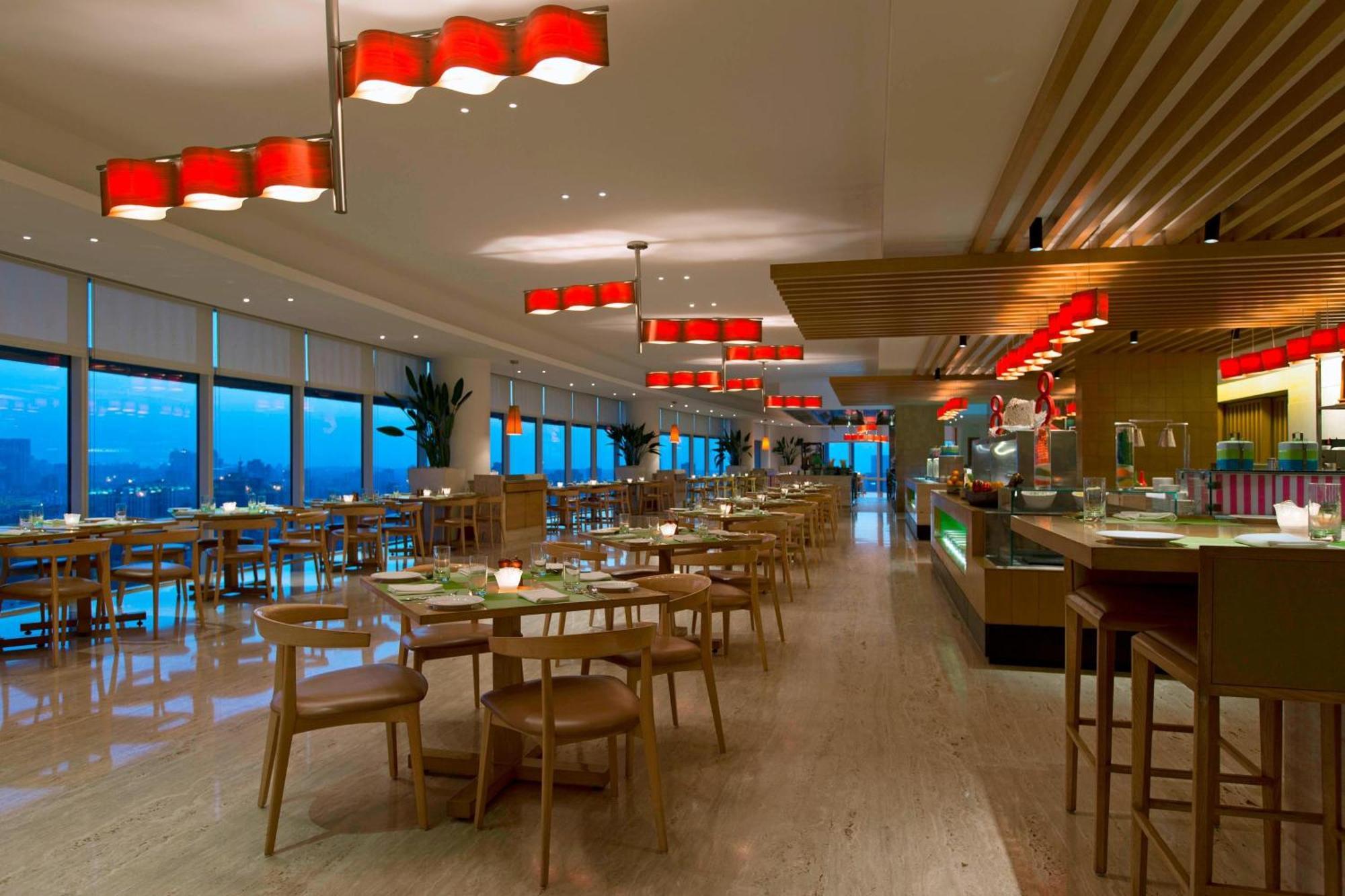 The Westin Mumbai Garden City Bagian luar foto The Club Lounge at KLIA