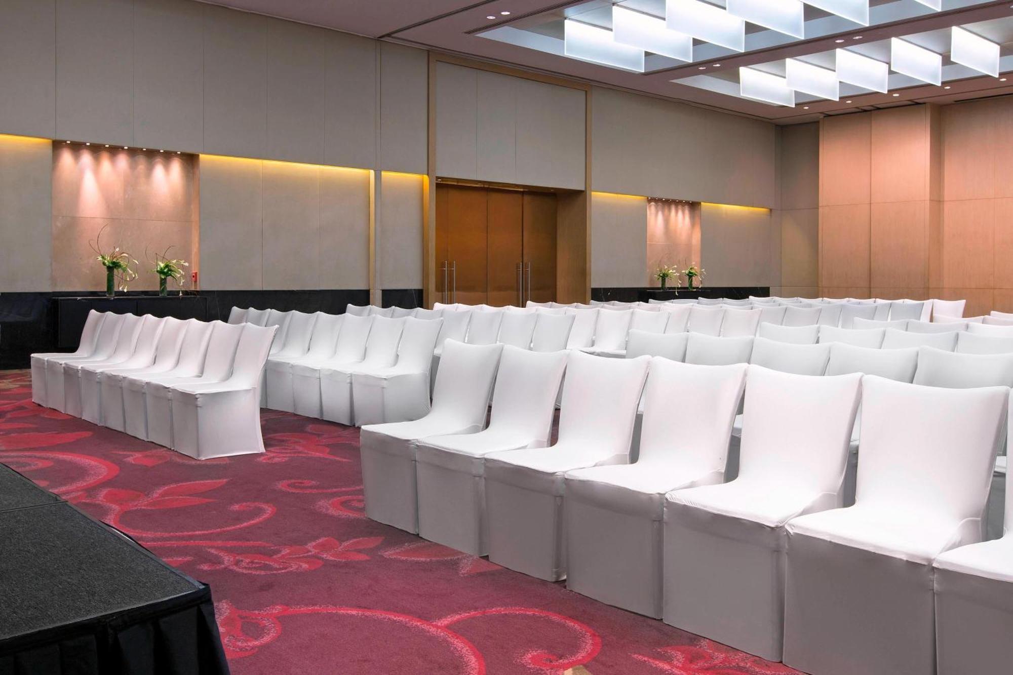 The Westin Mumbai Garden City Bagian luar foto The ballroom