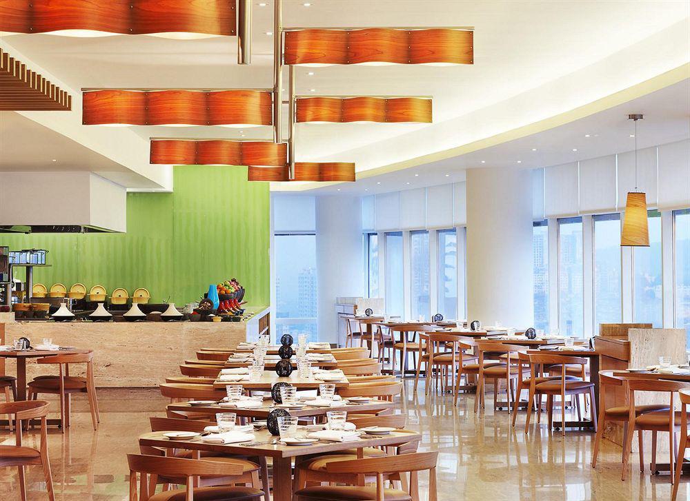 The Westin Mumbai Garden City Restoran foto The restaurant